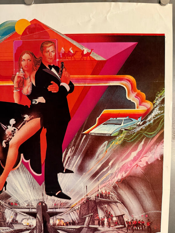 "The Spy Who Loved Me (007 私を愛したスパイ)", Original Japanese Movie Poster 1977, First Release, B3 Size (36 × 51 cm), Artwork by Bob Peak N176