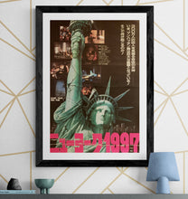 Load image into Gallery viewer, &quot;Escape from New York&quot;, Original Release Japanese Movie Poster 1981, B2 Size (51 x 73cm) H142
