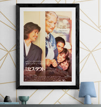 Load image into Gallery viewer, &quot;Mrs. Doubtfire&quot;, Original Release Japanese Movie Poster 1993, B2 Size (51 x 73cm) F225
